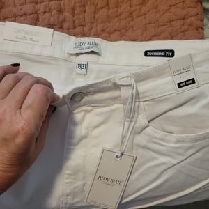 Judy Blue Distressed Boyfriend Fit, White, Sz 13/31